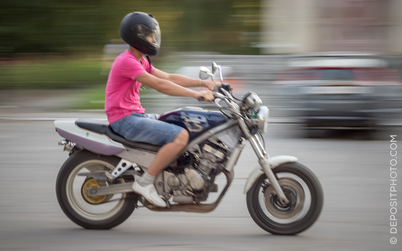 Achtung an alle Motorradfahrer: Schutzkleidung ist laut OGH Pflicht – auch bei kurzen Strecken!